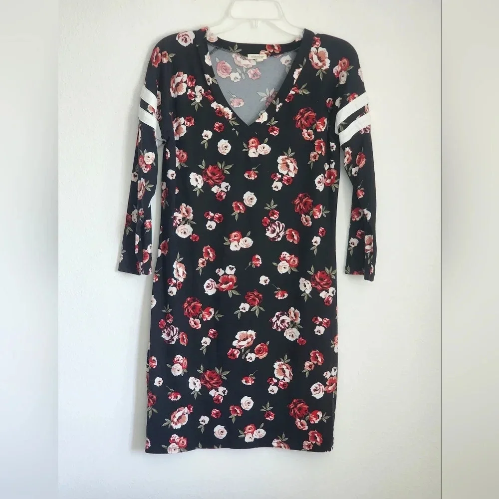 Urbanology Black Floral Dress 3/4 Sleeves V-neck 95% Polyester 5% Spandex. XXL - Picture 1 of 7